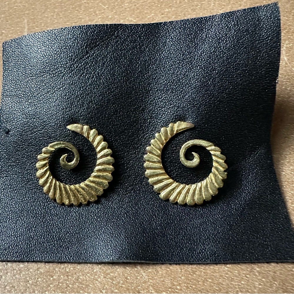 Sea beach spiral coil earring studs gold brass stainless steel posts boho - Picture 3 of 7